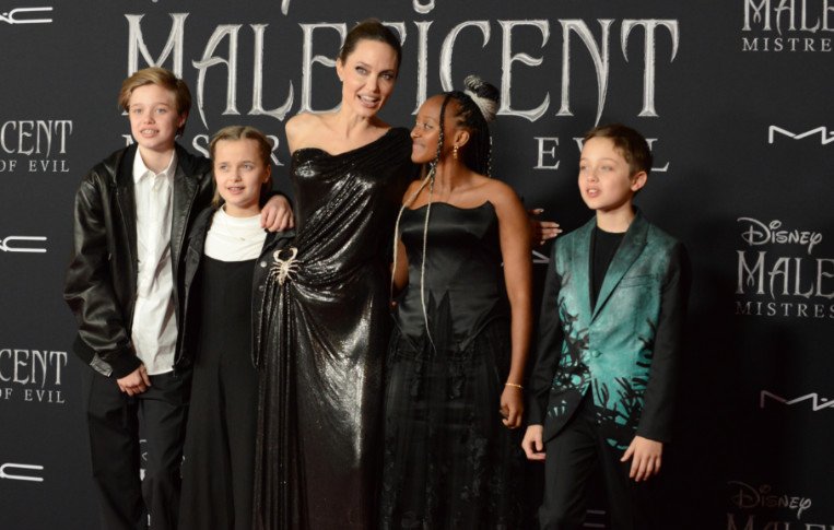 Angelina Jolie und Familie